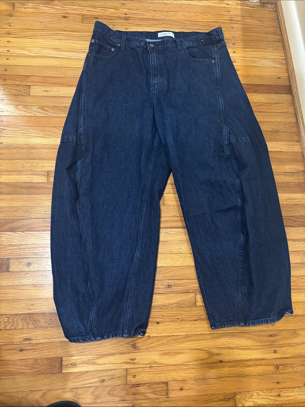Abercrombie & Fitch Women's Dark Blue barrel Jeans